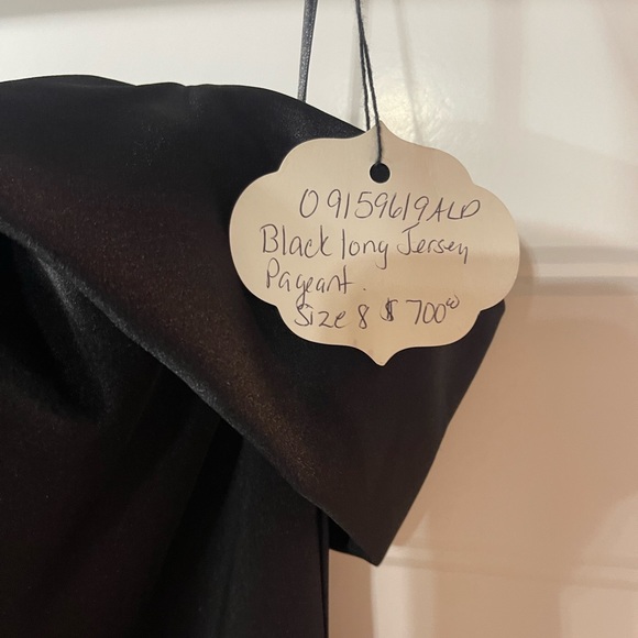 ASHLEYLauren One of a Kind Gown - Picture 8 of 12